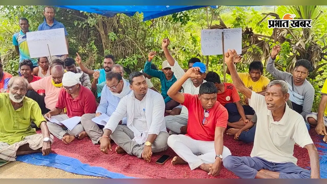 झोपड़ी में पढ़ने को मजबूर 40 बच्चे, 19 लाख की लागत से बनना था स्कूल...पढ़ें पूरी खबर