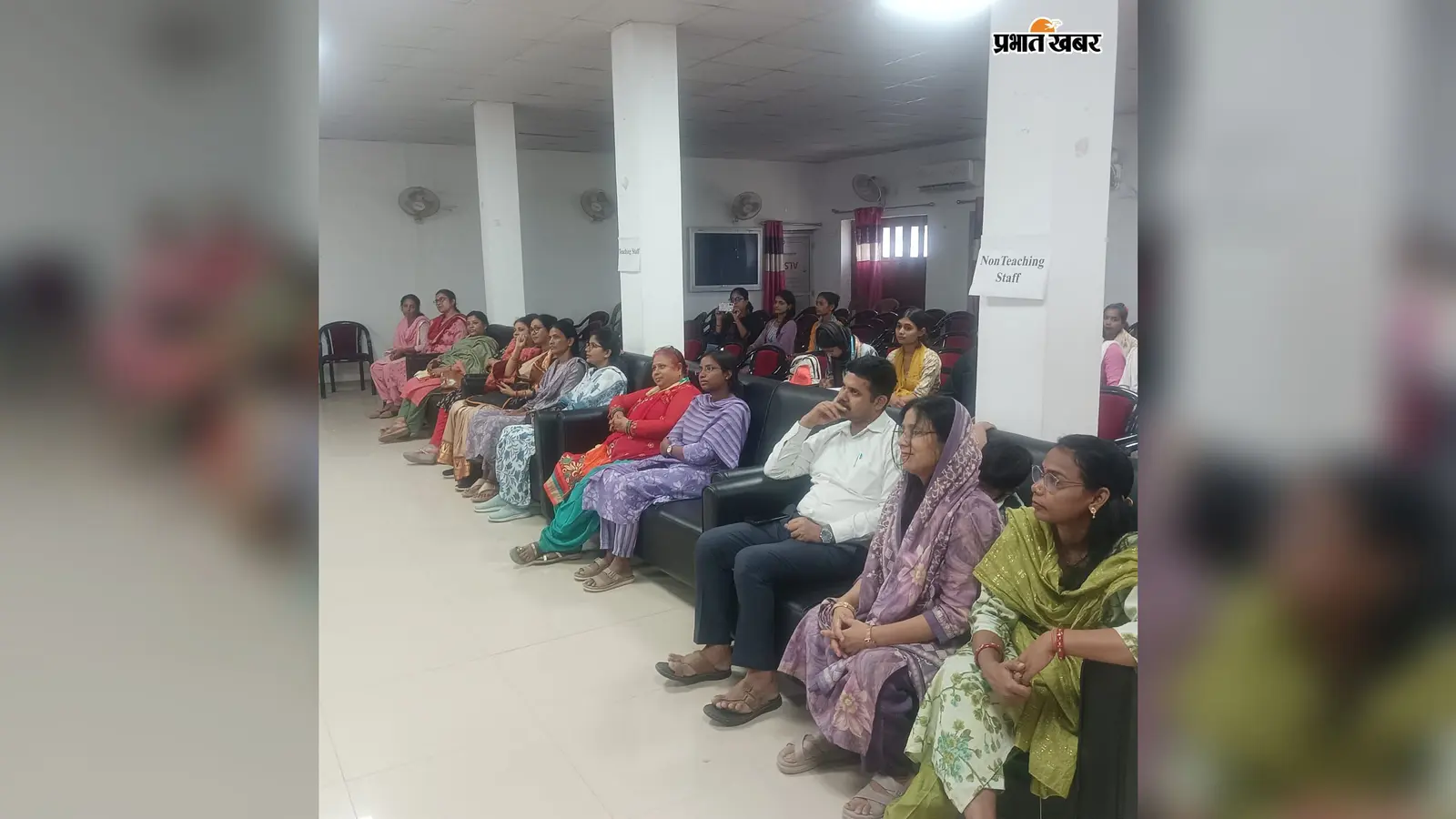 मोतिहारी के इस कॉलेज में हिंदी दिवस पर संगोष्ठी, संपर्क भाषा के रूप में हिंदी की भूमिका पर हुई चर्चा