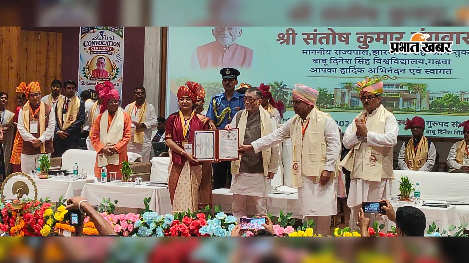 बाबू दिनेश सिंह विश्वविद्यालय
: BDS-MDS के टॉपर बने बेस्ट ग्रेजुएट, मिला गोल्ड मेडल