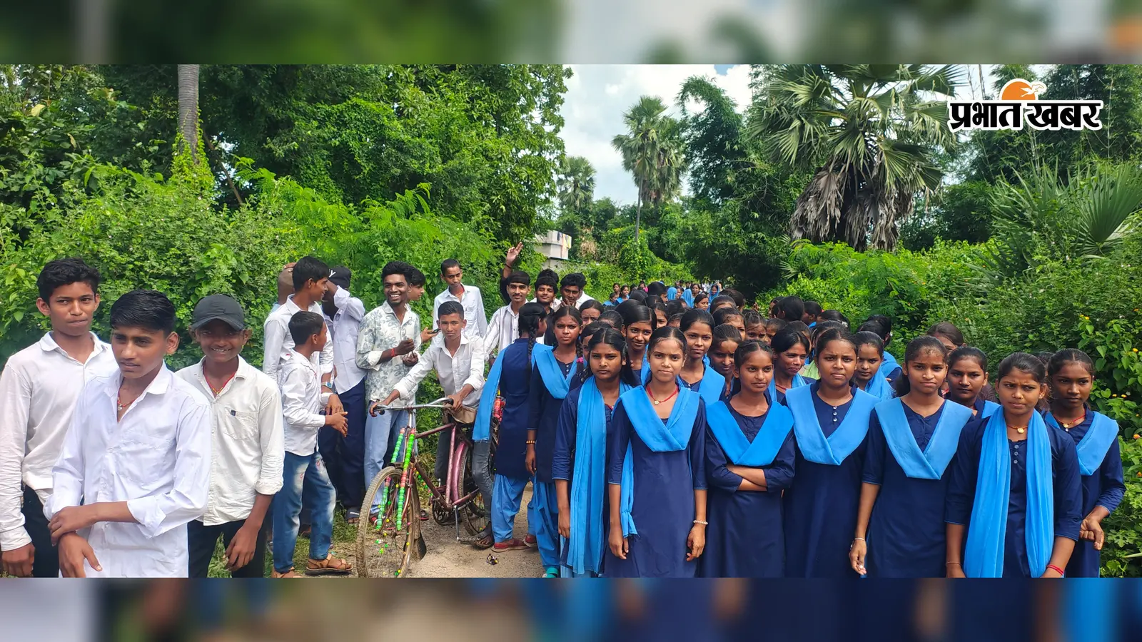 रजौली में परीक्षा के दौरान बवाल, नौवीं-दसवीं के छात्र-छात्राओं को बिना परीक्षा लिए भेजा गया घर