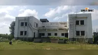 छह महीने से काम बंद, अधूरे पंचायत सरकार भवनों पर उगी झाड़ियां, राशि के इंतजार में अटका निर्माण