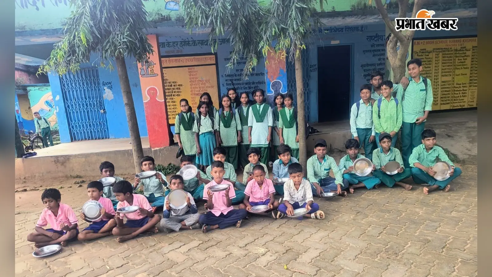 बोकारो के इस स्कूल में क्यों खाली रह गई 370 बच्चों की थालियां? 126 दिनों बाद दुकान ने खींचे हाथ