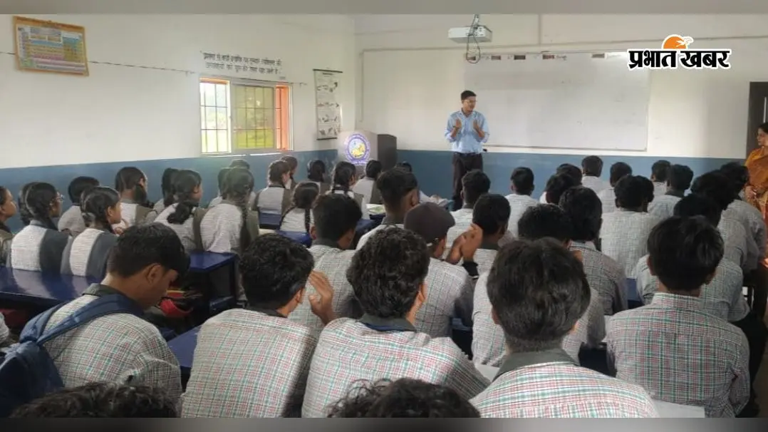 NEET-JEE की तैयारी कैसे करें? लोहरदगा में विद्यार्थियों को बताया गया टाइम मैनेजमेंट और पढ़ाई का तरीका