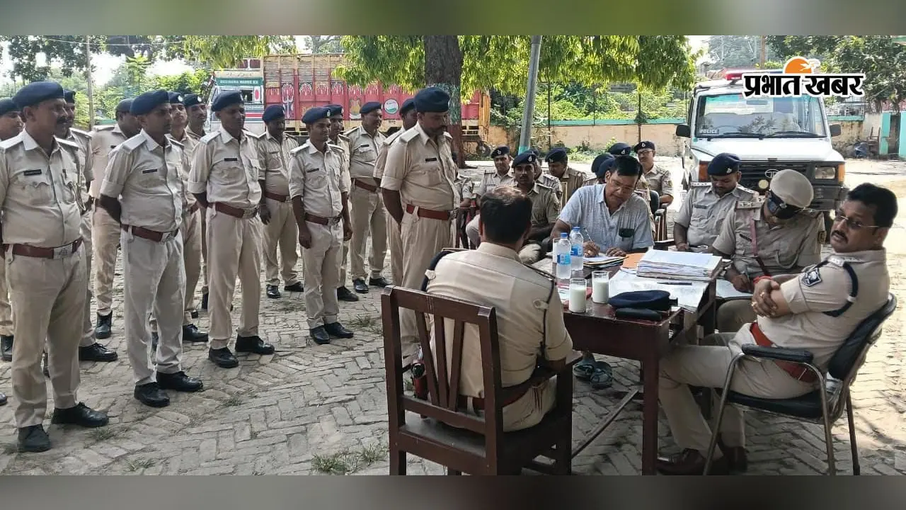 गोपालगंज: बैकुंठपुर थाने में SDPO का औचक निरीक्षण, गश्ती और सुरक्षा व्यवस्था पर जोर