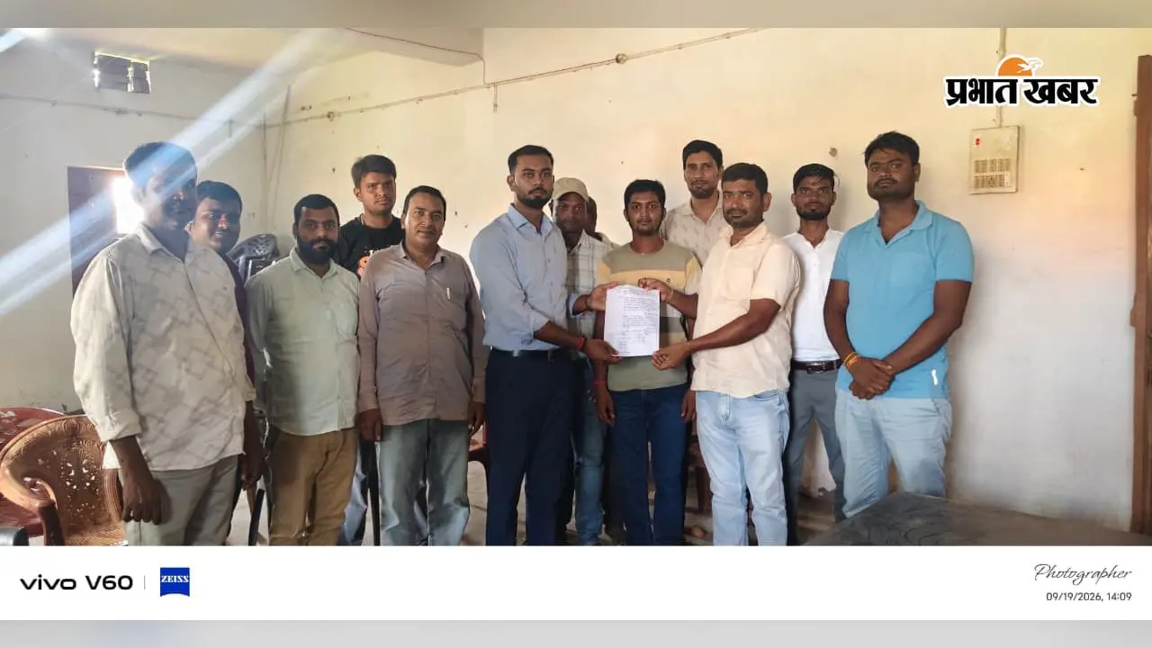 एफओआर दर पर खाद नहीं मिली तो उठाव नहीं करेंगे दुकानदार, बेलसंड में विक्रेताओं ने सौंपा आवेदन