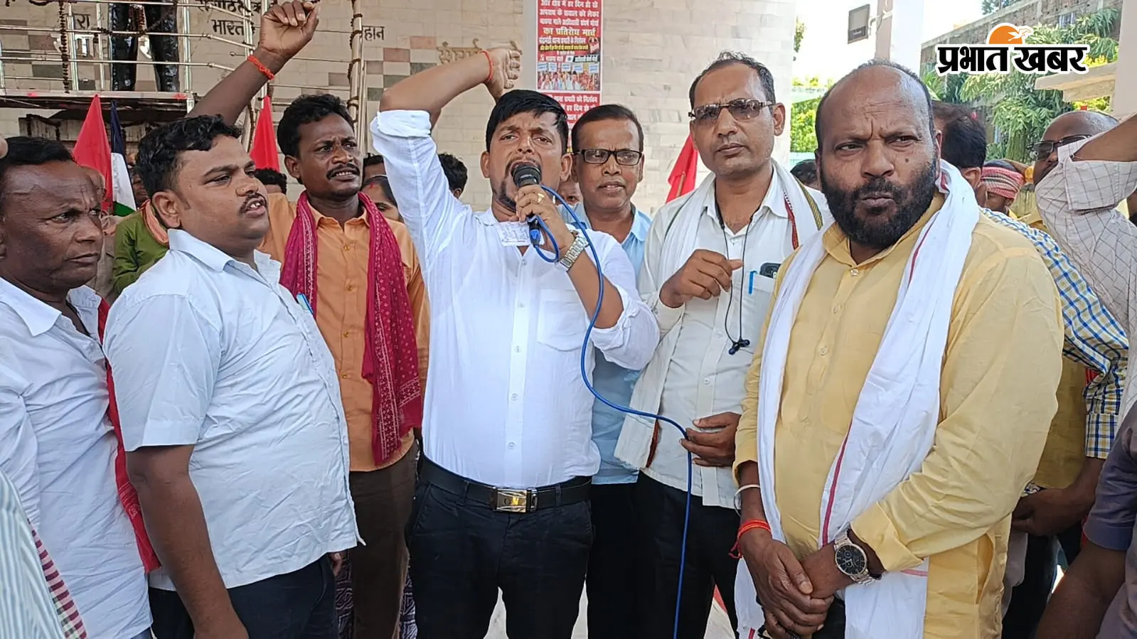 जमुई में पुलिस के खिलाफ सड़क पर उतरे लोग: 8 दिनों से जारी अनिश्चितकालीन धरना, सहरसा विधायक ने भी खोला मोर्चा