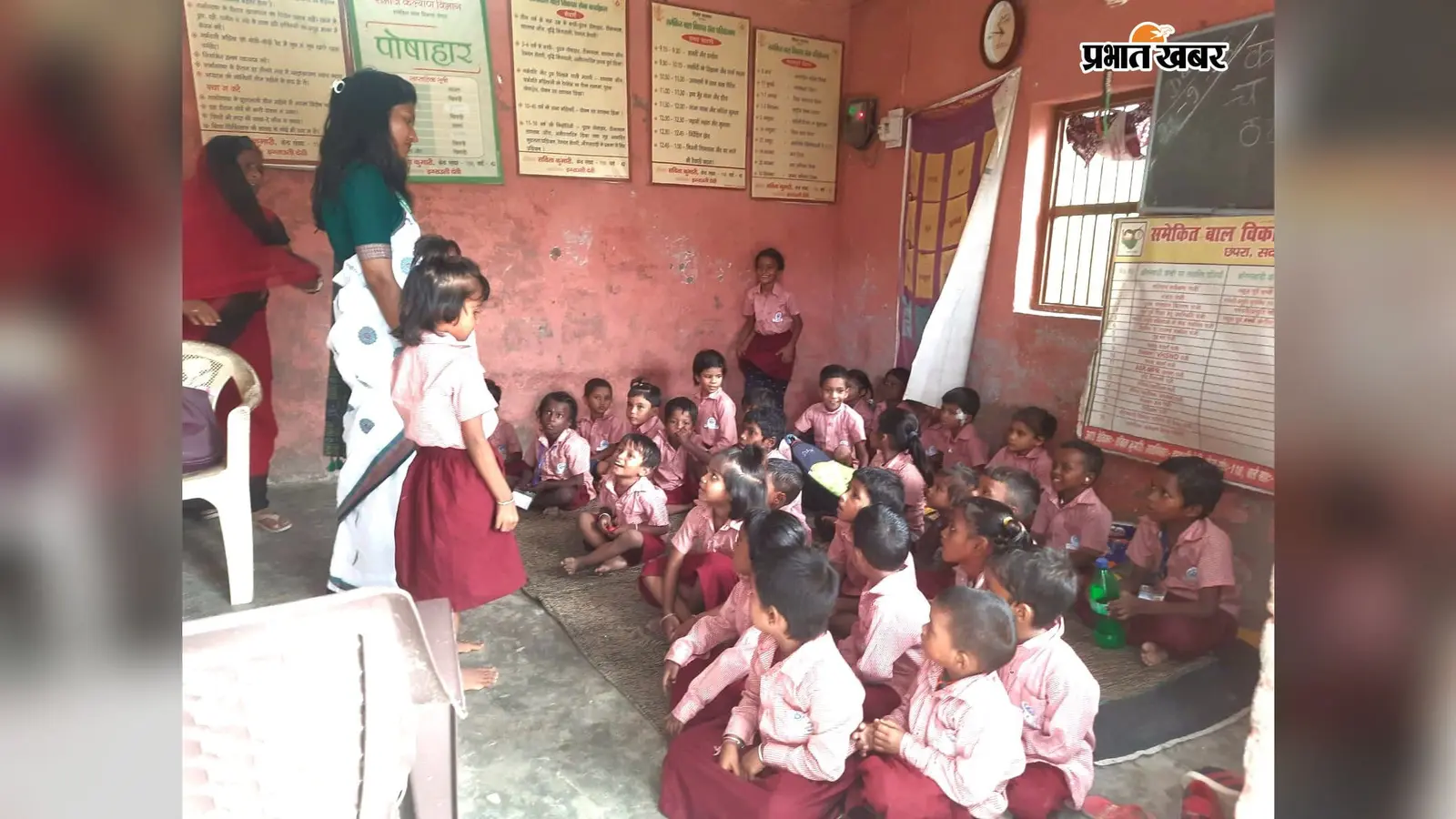 सारण: आंगनबाड़ी केंद्रों के निरीक्षण में बच्चों ने सुनायी कविताएं, उप सचिव ने की सराहना
