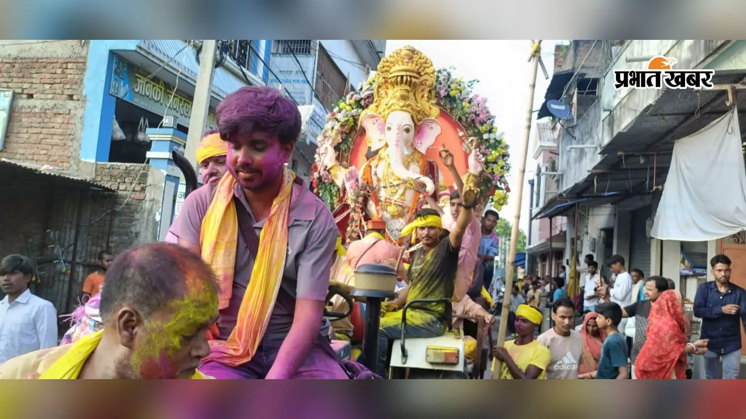 Sitamarhi News: बाबा गरीबनाथ परिसर से निकला गणेश विसर्जन जुलूस, वैदिक मंत्रोच्चारण के बीच प्रतिमाएं विसर्जित