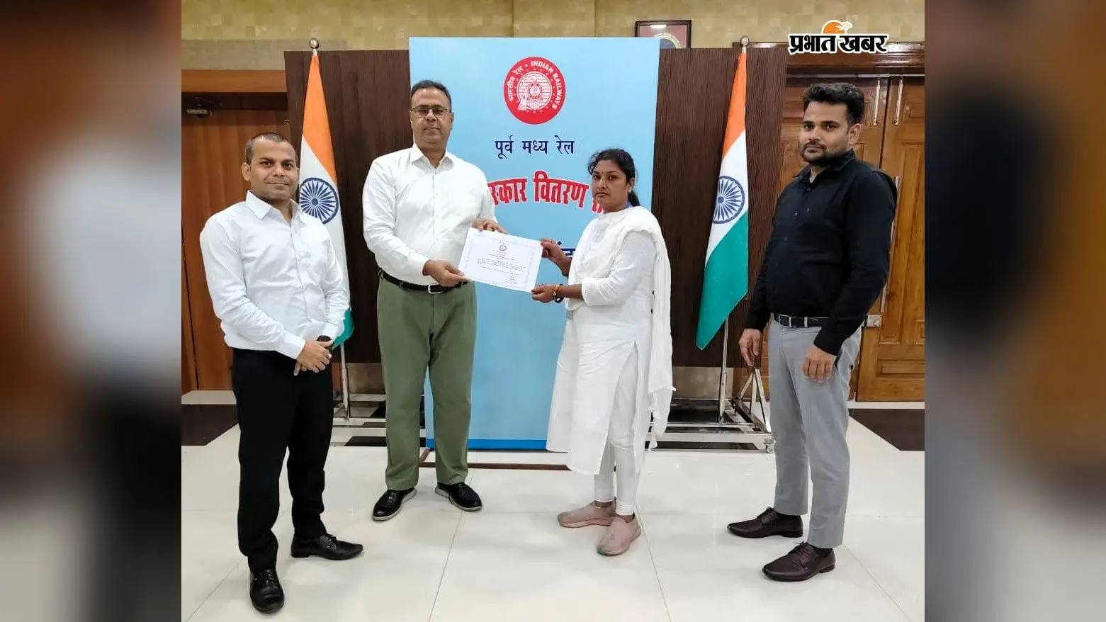 गया : धनबाद मंडल के 64 रेल कर्मचारियों को संरक्षा पुरस्कार, रेल फ्रैक्चर और हॉट एक्सल का लगाया समय रहते पता