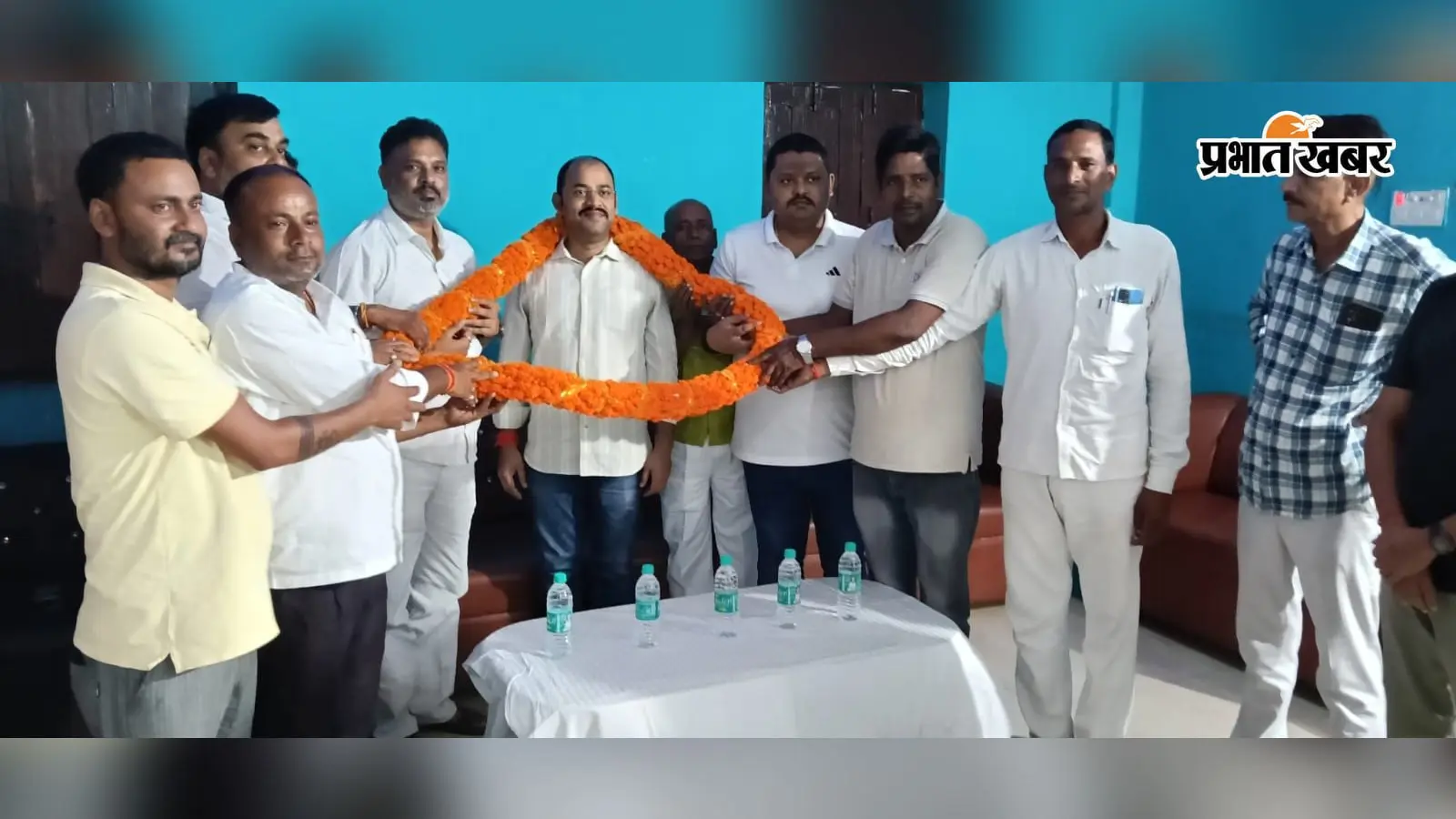अंबा थानाध्यक्ष राहुल राज के स्थानांतरण पर विदाई समारोह, समाजसेवियों ने अंगवस्त्र देकर किया सम्मानित