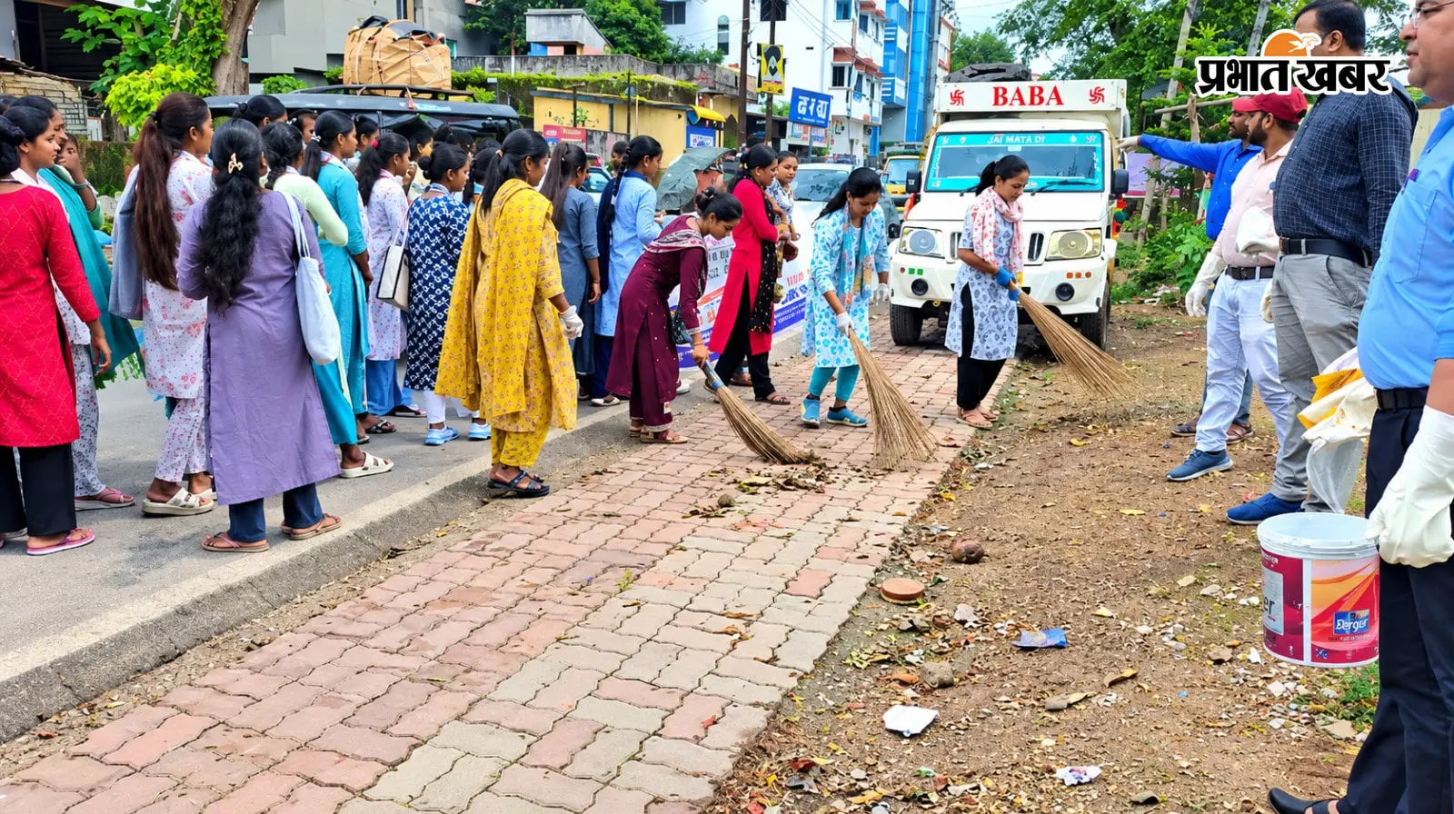 खूंटी में स्वच्छता ही सेवा अभियान के तहत सफाई, लोगों ने लिया स्वच्छता का संकल्प