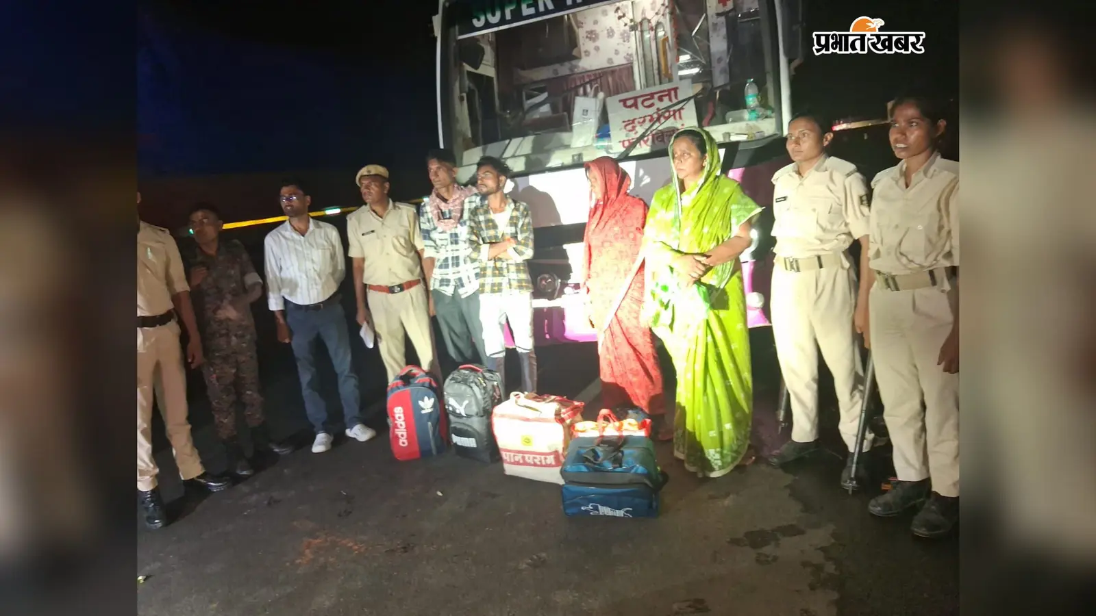 एनएच-27 पर पुलिस ने रोकी लग्जरी बस, तलाशी में निकला 27 किलो गांजा, चार गिरफ्तार
