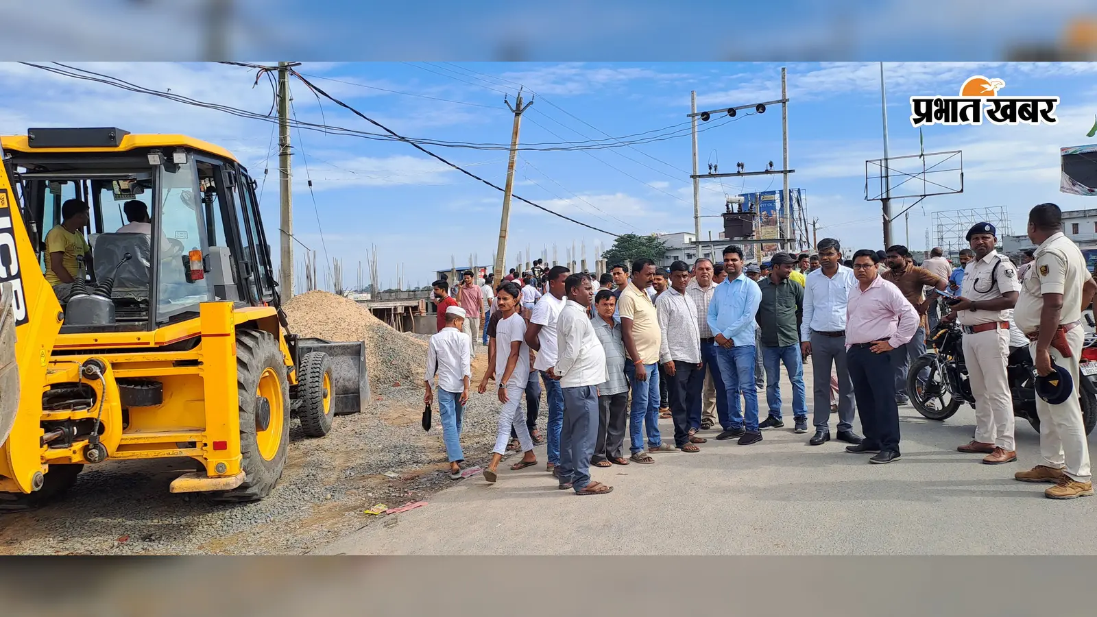 तीसरे दिन भी चला अतिक्रमण हटाओ अभियान, नगर थाना चौक से कोशी पुल तक जेसीबी से हटाया कब्जा