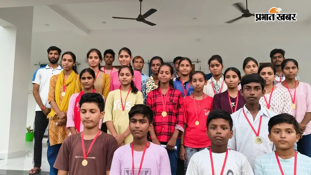 सारण में ‘इंडिया नहीं भारत’ विषय पर निबंध प्रतियोगिता, सूरज शर्मा रहे प्रथम