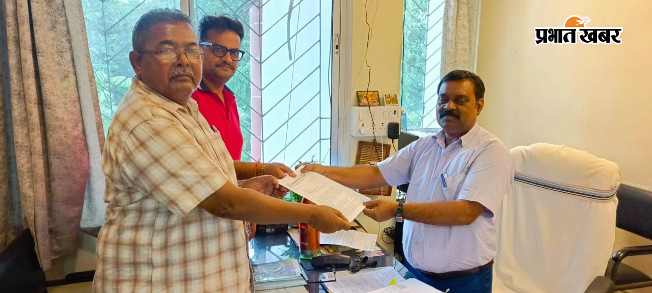 राष्ट्रपति के नाम संबोधित ज्ञापन देने समाहरणालय पहुंचे दुमका के एलपीजी वितरक. | Prabhat Khabar Network
