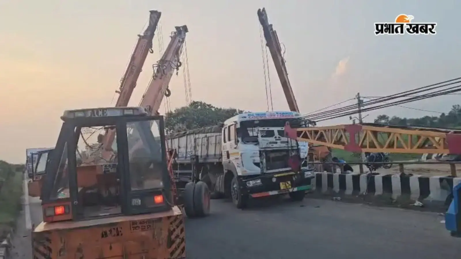 एनएच-19 पर दो ट्रकों में जोरदार टक्कर, एक ट्रक क्षतिग्रस्त, कुछ देर थमी वाहनों की रफ्तार