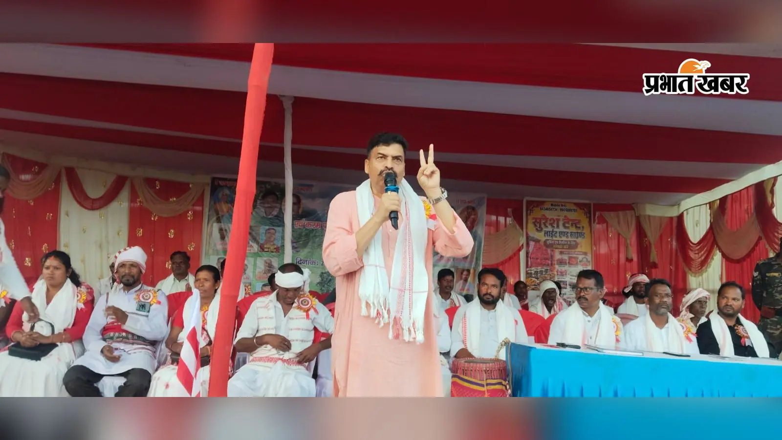 भरनो में करम पूर्व संध्या पर गूंजे मांदर, 21 पड़हा के खोड़हा दलों ने दी सांस्कृतिक प्रस्तुति