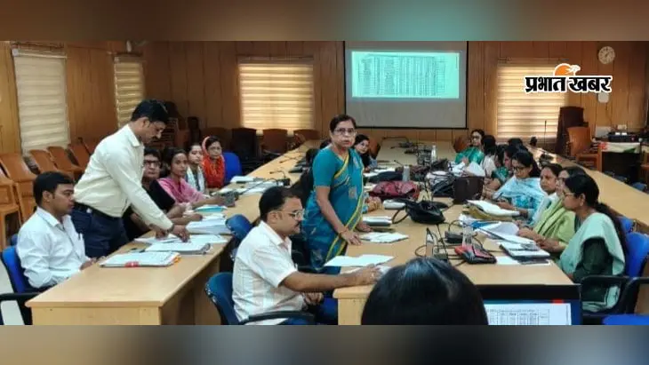 शिवहर: समाहरणालय में तकनीकी समिति की अहम बैठक, डीएम प्रतिभा रानी ने परखीं 11 परियोजनाएं, अफसरों को दी सख्त हिदायत