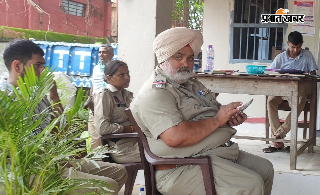 बधुडीह गांव में बरामद युवती एवं युवक एवं पंजाब के पुलिस पदाधिकारी का | Prabhat Khabar Network