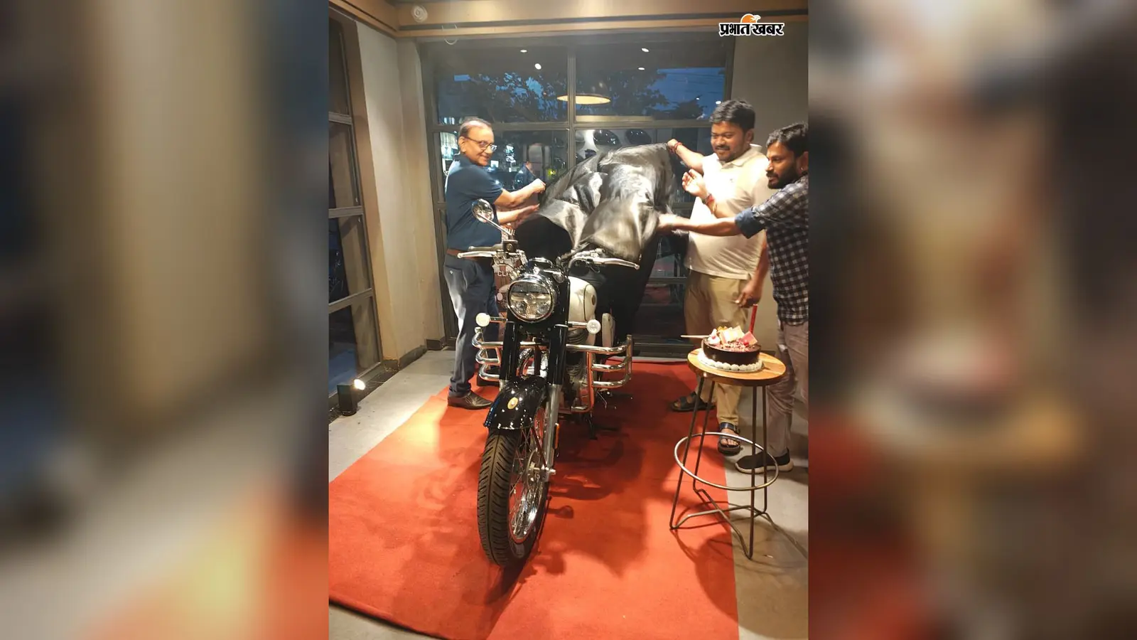 दुमका में Royal Enfield की नई न्यू क्लासिक 350 सिग्नेचर व्हाइट की धमाकेदार एंट्री, त्योहारों के लिए बुकिंग शुरू