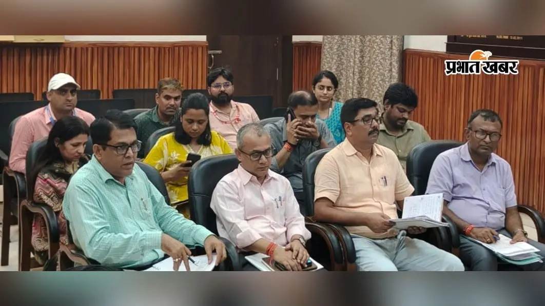 शिवहर में पीएम सूर्य घर योजना की समीक्षा, डीएम ने सोलर पैनल लगाने की रफ्तार बढ़ाने का दिया निर्देश