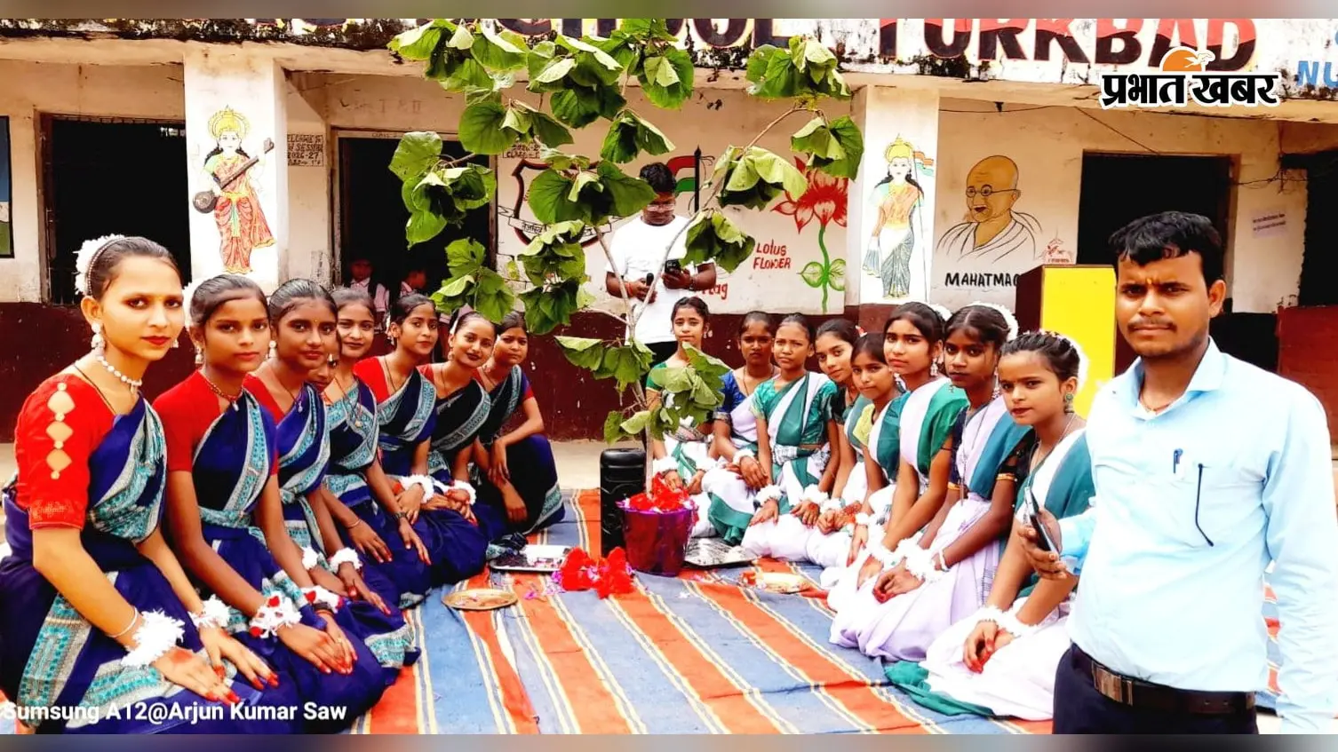 सनराइज मॉडल स्कूल में करमा पूजा, पारंपरिक गीत-नृत्य से सजी प्रस्तुति