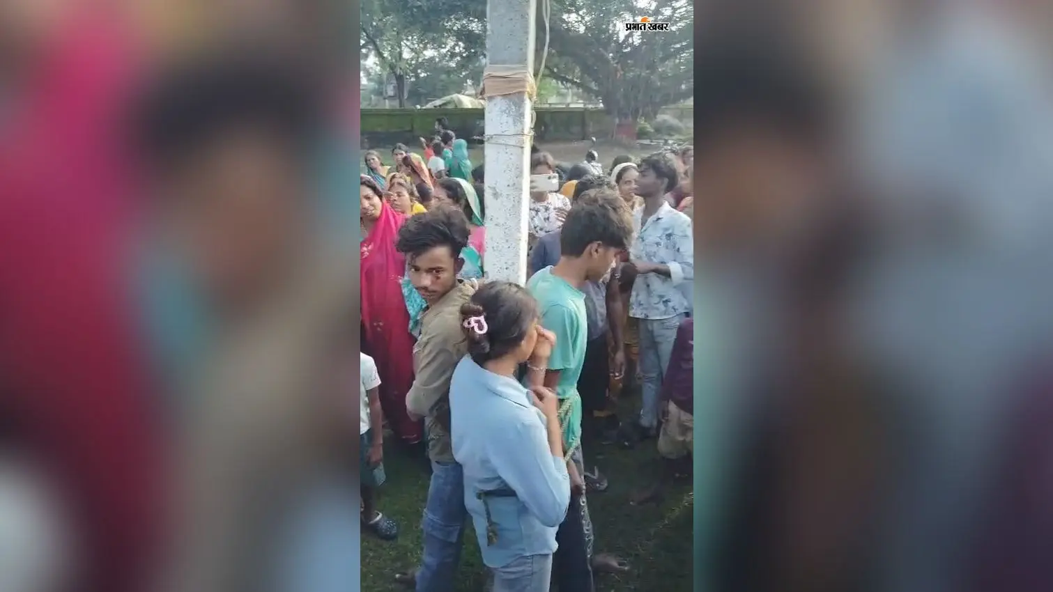 कोडरमा: नाबालिग लड़की के घर से दो लड़के पकड़े गये, ग्रामीणों ने खंभे से बांधकर पीटा
