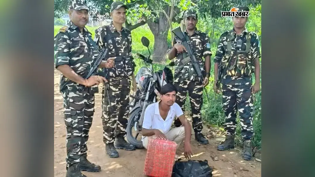 इंडो-नेपाल बॉर्डर पर एसएसबी की बड़ी कार्रवाई: 5 लाख के गांजा के साथ नेपाली तस्कर गिरफ्तार, बाइक जब्त