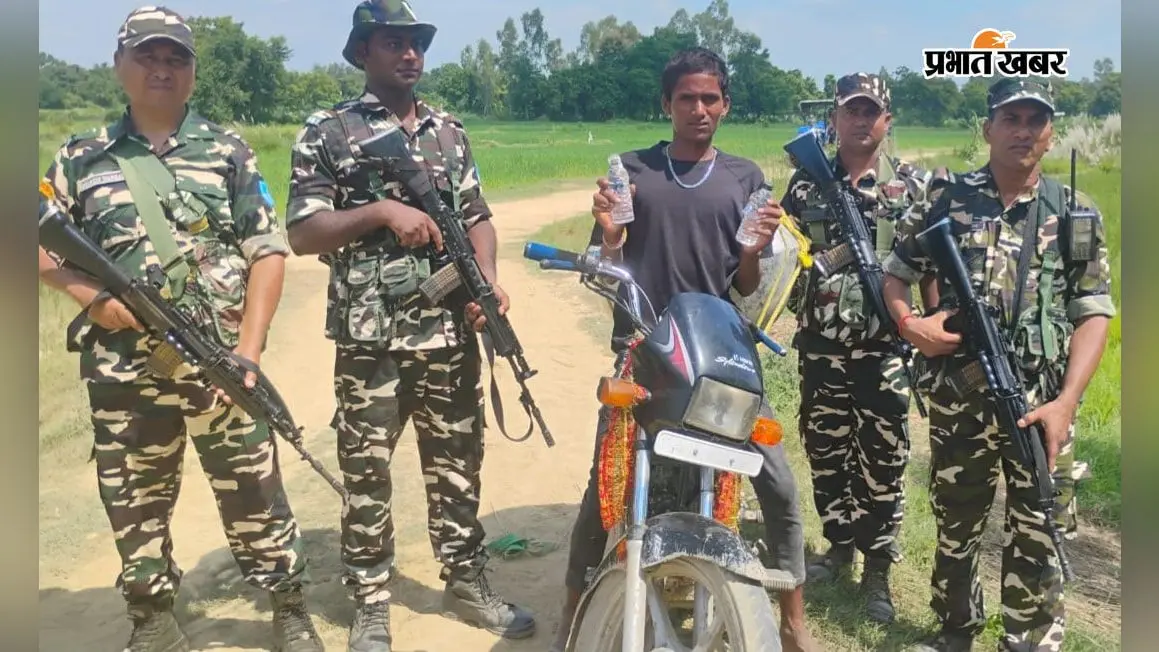नेपाल से शराब की खेप लेकर भारतीय सीमा में पहुंचा बाइक सवार, SSB ने 220 बोतलों के साथ पकड़ा