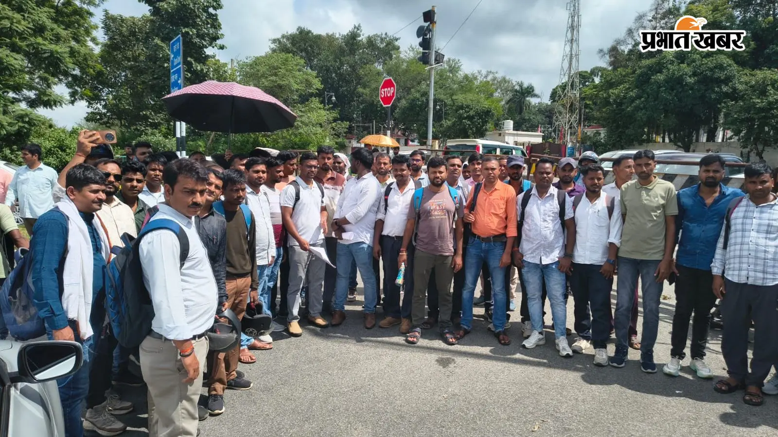 'सुप्रीम कोर्ट का आदेश, फिर भी नहीं मिली नौकरी', पुलिस मुख्यालय पहुंच झारखंड के 888 अभ्यर्थियों का प्रदर्शन