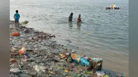 पावन गंगा में सीधे गिराया जा रहा कचरा: भागलपुर के विक्रमशिला सेतु पर सामने आई बड़ी लापरवाही, कैमरे में कैद हुआ गंदा खेल