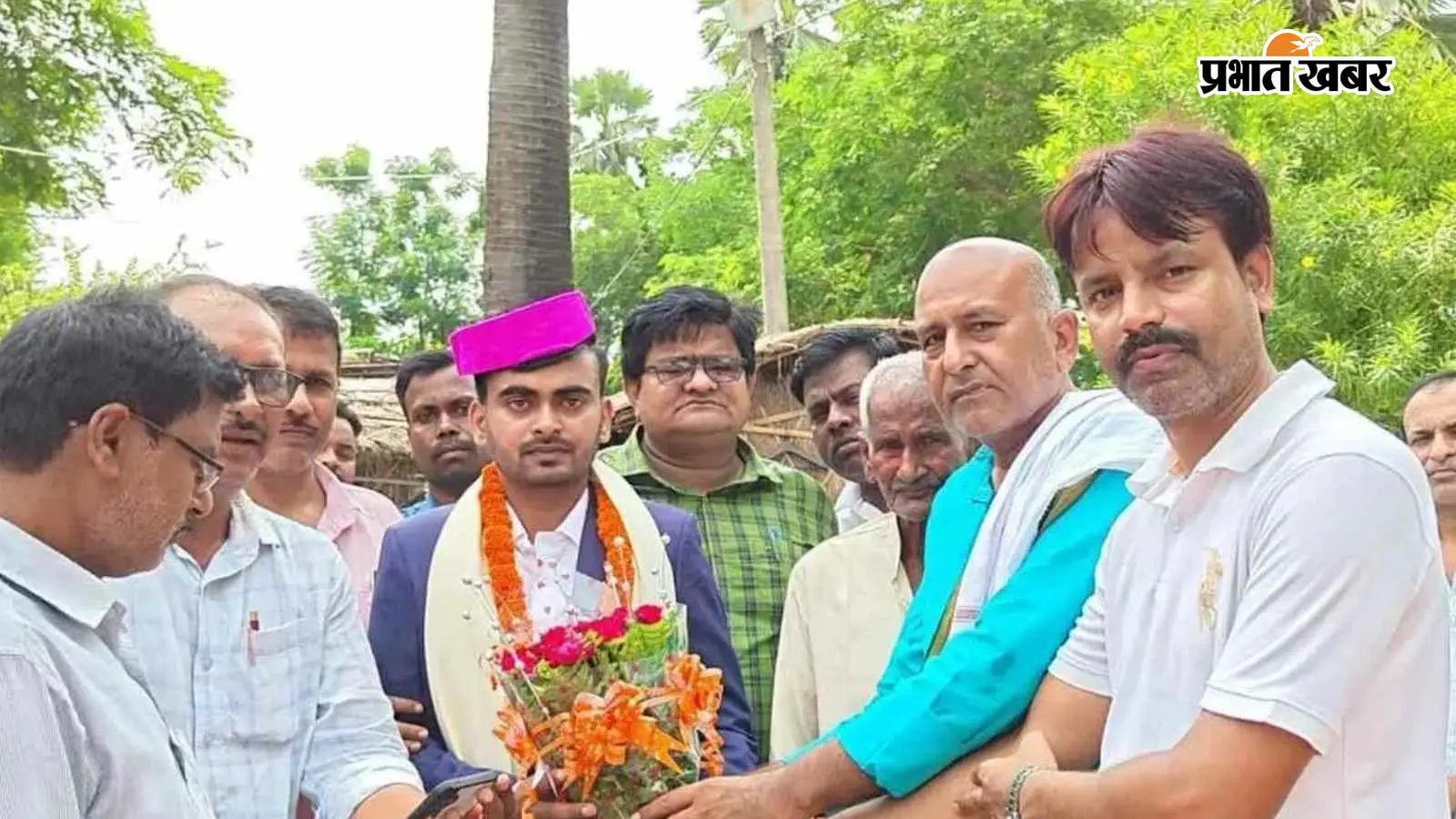 आंगनबाड़ी सेविका के बेटे ने किया कमाल, सेल्फ स्टडी के दम पर 1st अटेंप्ट में बने BDO