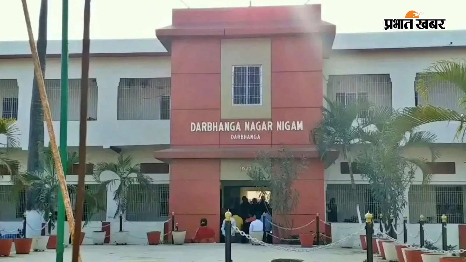 नगर निगम की चेतावनी बेअसर: 24 घंटे की मोहलत बीतने के बाद भी जीएम रोड से नहीं हटा अतिक्रमण