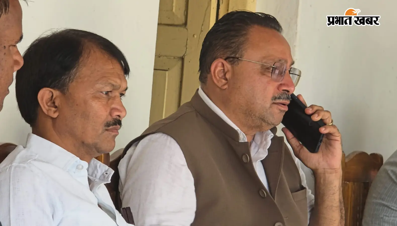 Garhwa: डाक बंगले में न पंखा चला, न मिला पानी, बदहाल व्यवस्था देख भड़के विधायक