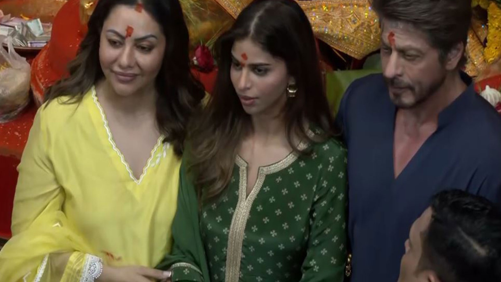 शाहरुख खान, सुहाना और गौरी बाप्पा के दर्शन को पहुचें, फोटो- इंस्टाग्राम