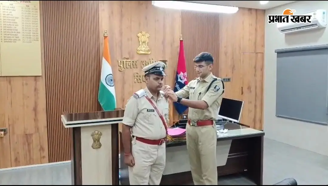 सीवान में 126 पुलिस पदाधिकारियों का पिपिंग समारोह, एसपी ने लगाया नए पद का स्टार