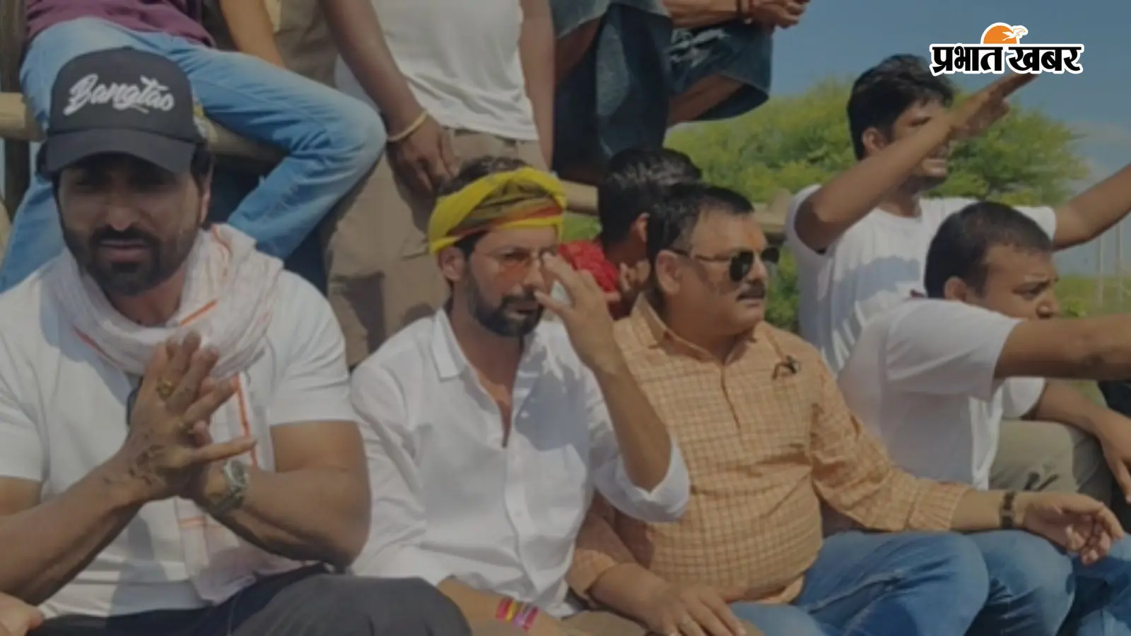 बाढ़ के बीच बेगूसराय पहुंचे सोनू सूद, नाव से दुर्गम इलाकों में जाकर पीड़ितों से की मुलाकात