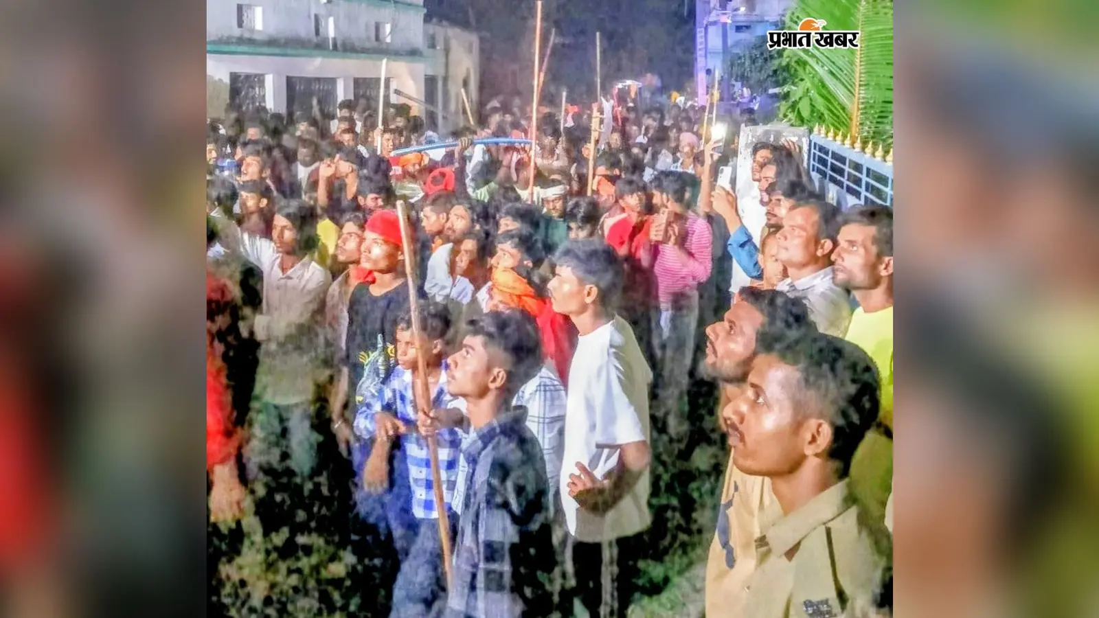 सीवान के बड़हरिया में शांतिपूर्ण संपन्न हुआ महावीरी अखाड़ा मेला, युवाओं ने दिखाये पारंपरिक करतब