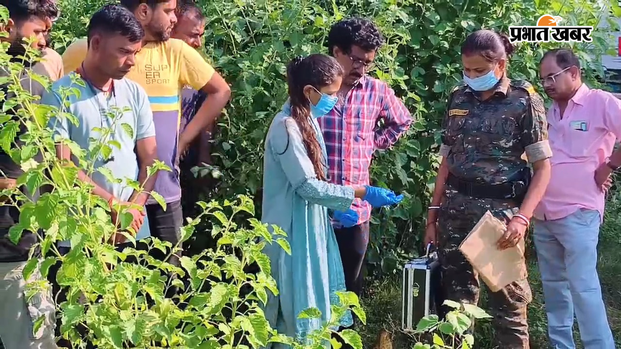 रेलवे ट्रैक और उसके आसपास जांच करती पुलिस की फोरेंसिक टीम एंबुलेंस के पास मृतक के परिजन मृतक का आधार कार्ड | Prabhat Khabar Network