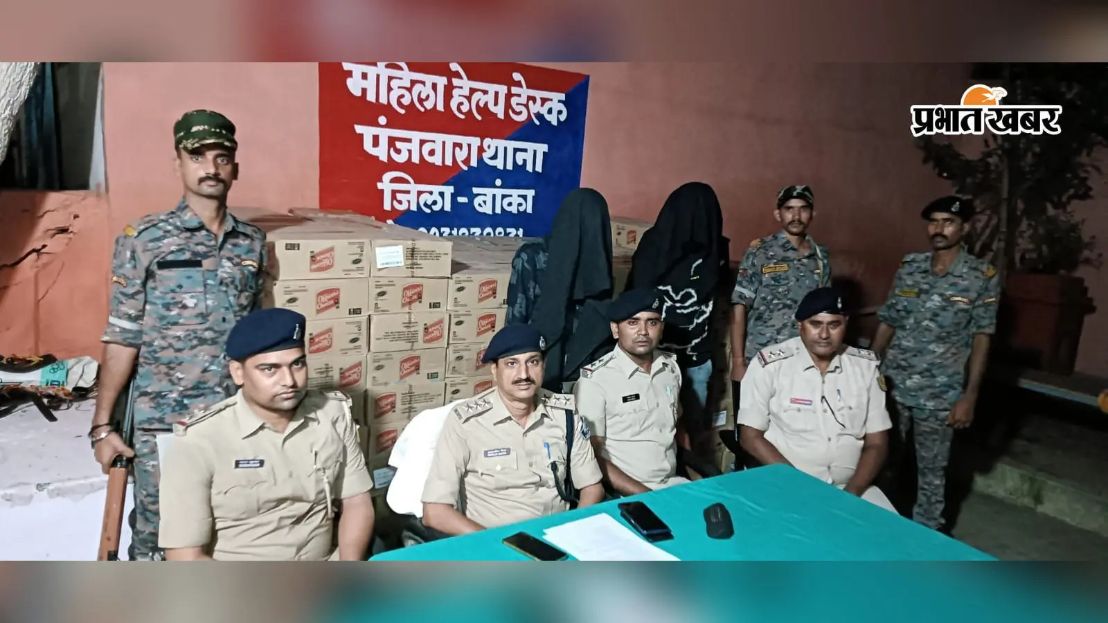 पंजवारा चेकपोस्ट पर डाक पार्सल वाहन से 2574 लीटर विदेशी शराब बरामद, पटना-गया के दो तस्कर गिरफ्तार