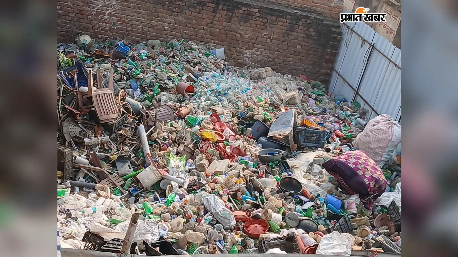 झुमरीतिलैया में कबाड़ के अवैध कारोबार का बढ़ा दायरा, बिना सत्यापन खरीदी जा रहीं चोरी की बाइक, साइकिल व सोलर प्लेट