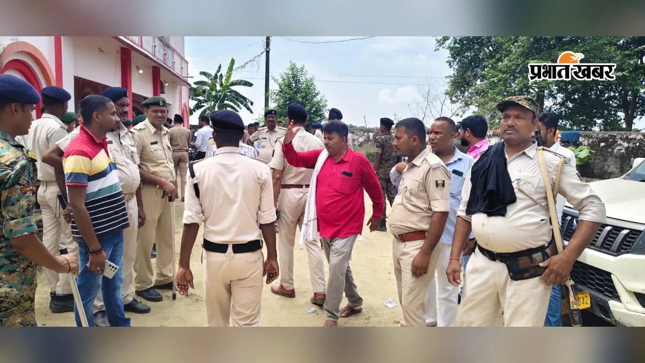 गोपालगंज में महंथ का आपत्तिजनक वीडियो वायरल होने पर बेलबनवा मंदिर में महापंचायत, हजारों लोग पहुंचे
