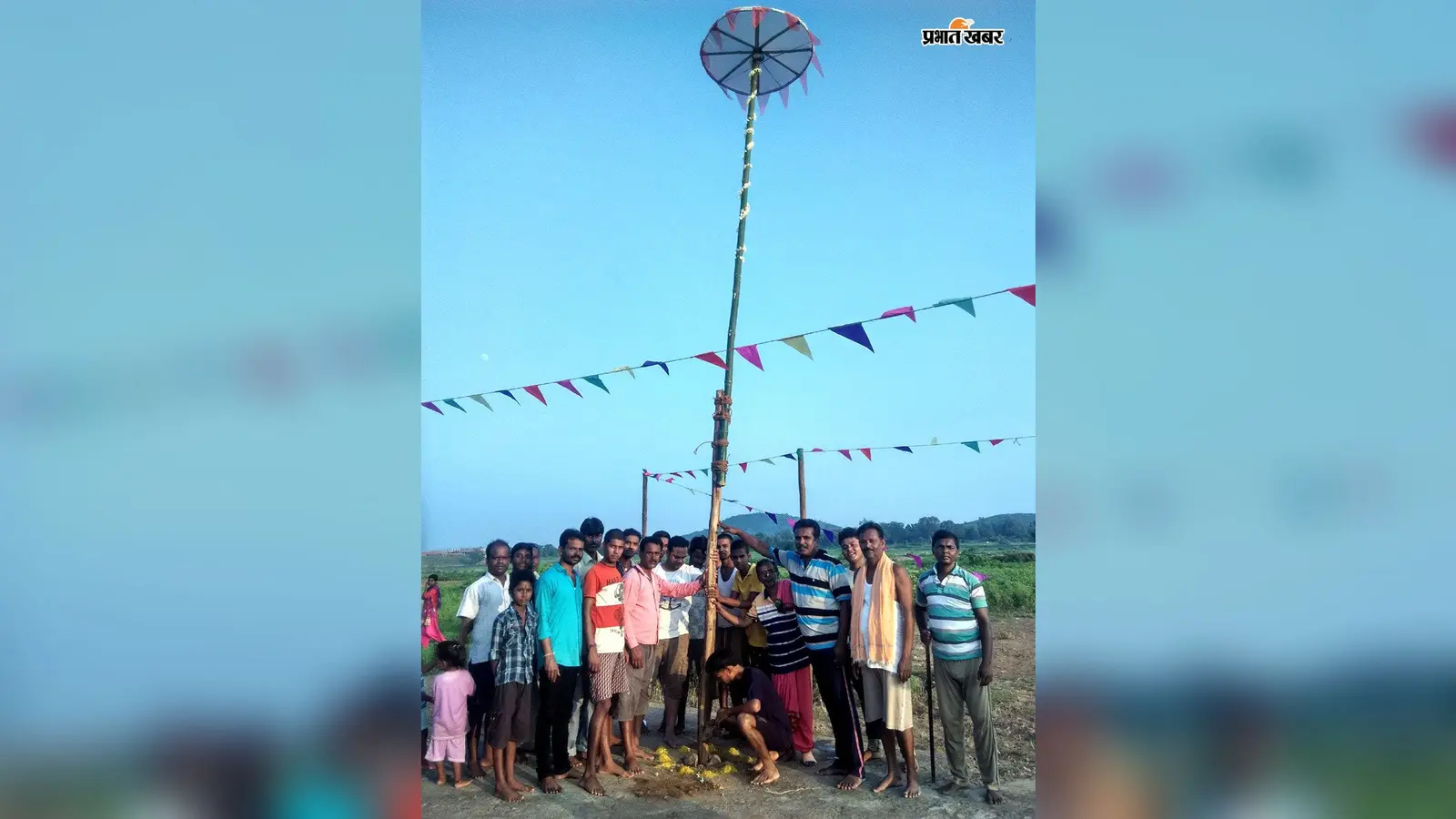 25 फीट का इंद्र छाता और 75 साल पुरानी परंपरा, खरसावां के इस गांव में आज भी होती है इंद्रदेव की पूजा