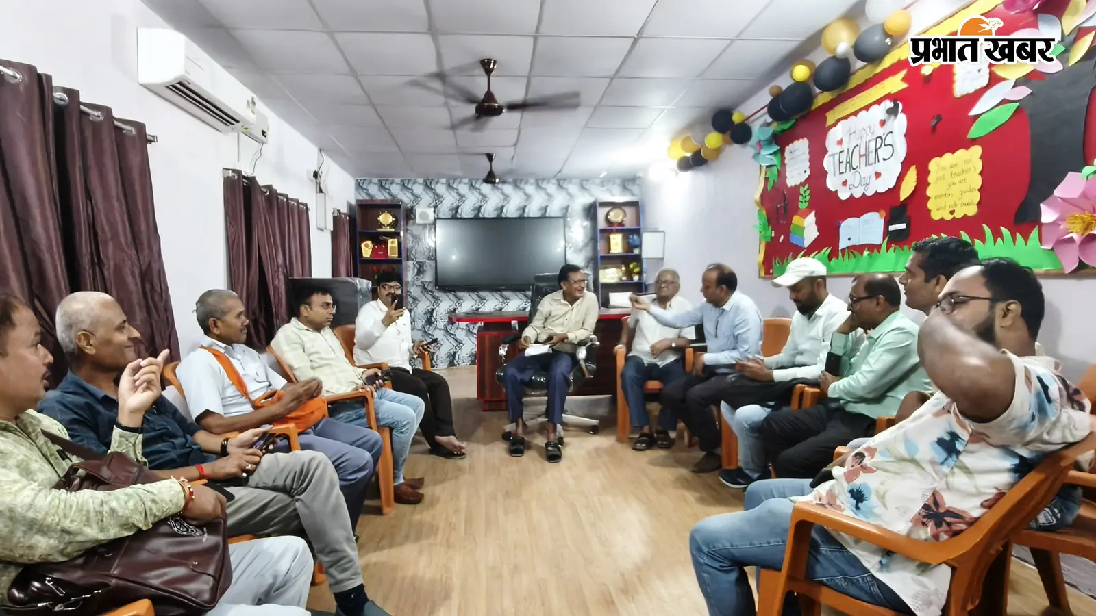 मोतिहारी में बैंक कर्मियों ने काला बिल्ला लगाकर जताया विरोध, 28 सितंबर से हड़ताल की तैयारी