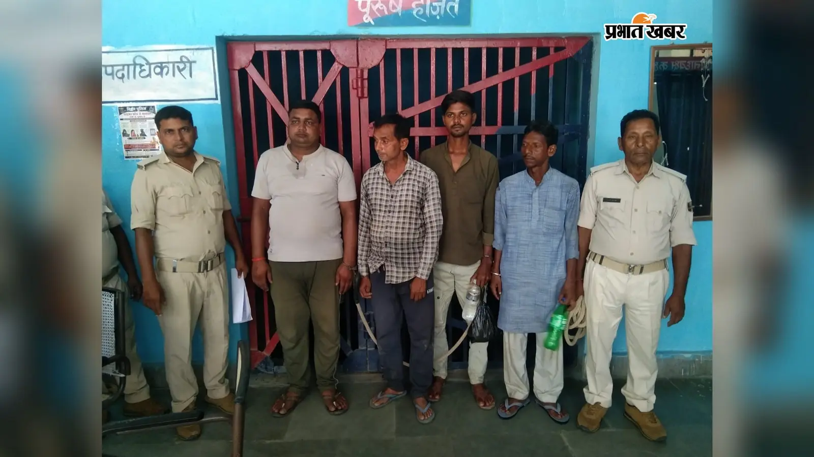 मधेपुरा में शराबी सरपंच गिरफ्तार: बड़हरी ढाबे के पास डायल 112 ने दबोचा, सिंहेश्वर पुलिस ने 6 लोगों को भेजा जेल