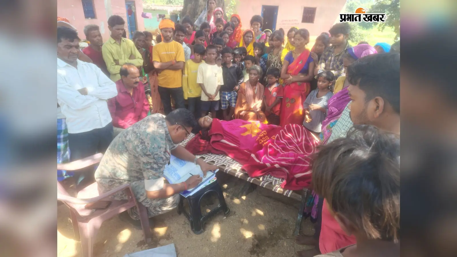 करम डाल लेने जंगल गया था पति, लौटकर देखा पत्नी फंदे से लटकी थी; मातम में बदली पर्व की खुशी