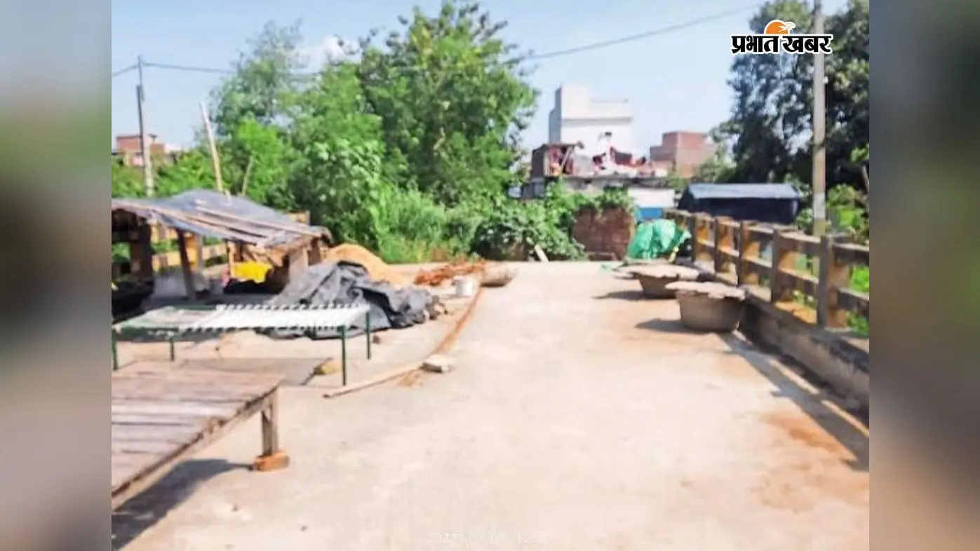 10 साल पहले 3 करोड़ की लागत से बने पुल, लेकिन पहुंचने का रास्ता नहीं, आज भी नाव और जर्जर रास्तों का सहारा