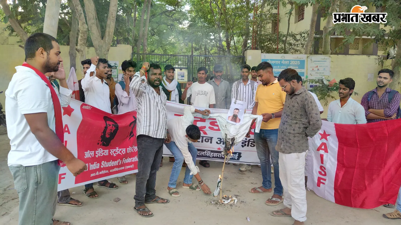 जमुई छात्रा मामले पर दलसिंहसराय में छात्र संगठनों का विरोध, बिहार सरकार के खिलाफ की नारेबाजी