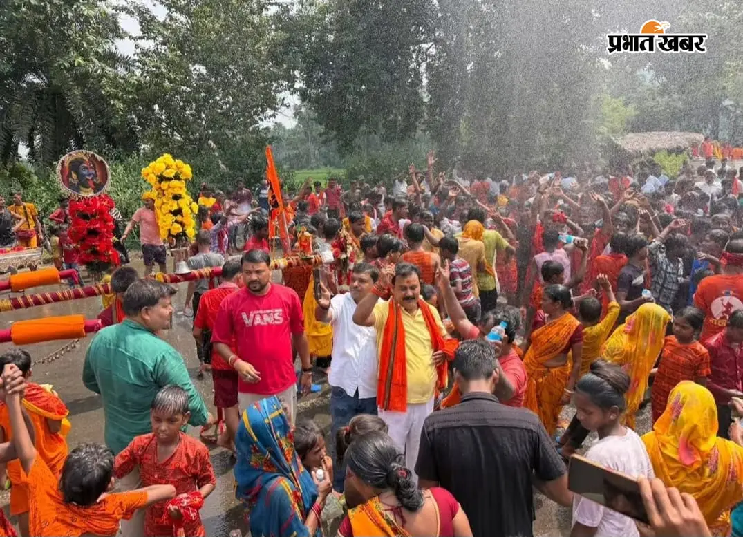 कावड़ यात्रा के साथ भीड़ के साथ लोग | Prabhat Khabar Network