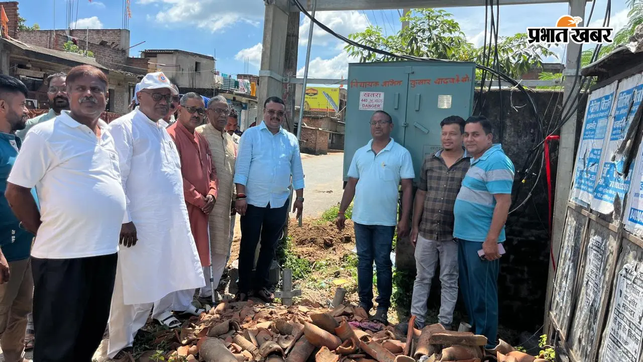 Koderma : बिजली संकट के बीच लपसियाडीह को मिला नया ट्रांसफार्मर, ग्रामीणों को राहत की उम्मीद